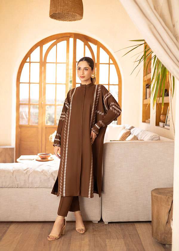 Buy a brown embroidered outfit online featuring a band collar, pleated front, baggy sleeves, and straight pants for an elegant, modern look.
