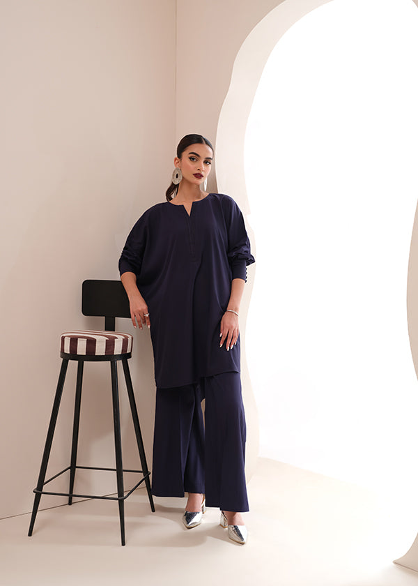  Sapphire blue crepe suit with a V-cut neckline and wide-leg pants